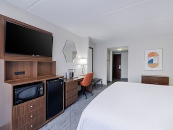 Standard Room, 1 King Bed, Accessible (Comm, Trf Shwr)