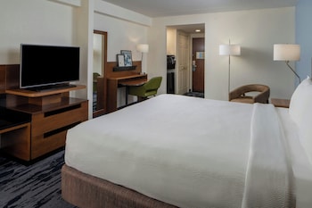 Room, 1 King Bed (Mobility/Hearing Accessible, Tub)