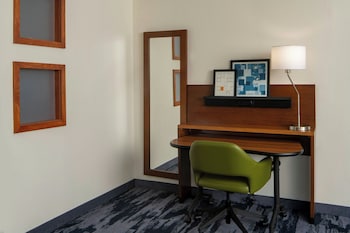 Suite, 1 Bedroom, Corner (Mobility Accessible, Tub)