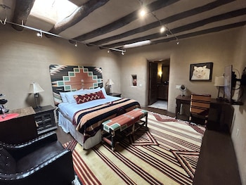 Deluxe King Studio