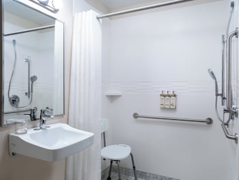 Studio Suite, 1 Queen Bed, Accessible (Roll-In Shower)