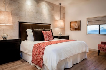 Suite, 1 King Bed, Garden View
