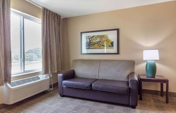 Deluxe Studio, 1 Queen Bed with Sofa bed, Non Smoking