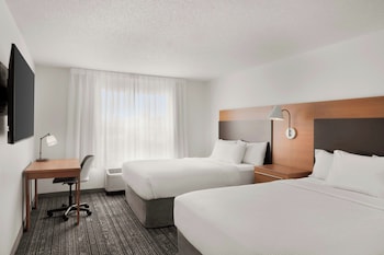 Suite, 2 Bedrooms (Mobility/Hearing Access, Roll-In Shwr)
