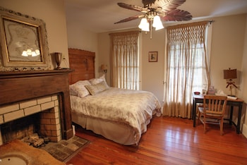 Standard Room, 1 Queen Bed