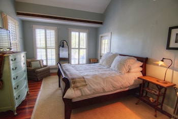 Honeymoon Single Room, 1 Queen Bed, City View