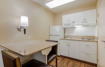 Studio, 1 Queen Bed