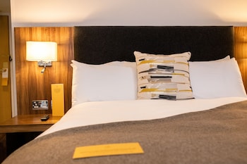 Standard Room, 1 Queen Bed (Bath Shower Combination)