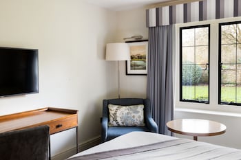 Standard Room, 2 Twin Beds (Bath Shower Combination)