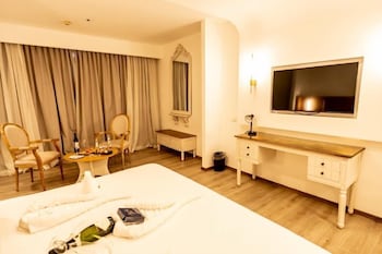 Honeymoon Suite