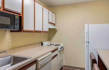 Deluxe Studio, 1 Queen Bed with Sofa bed, Non Smoking