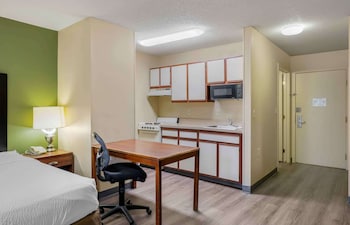 Studio, 1 Queen Bed, Non Smoking