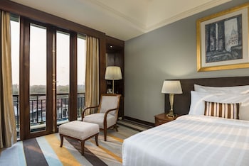 Grand Deluxe City View King Bed