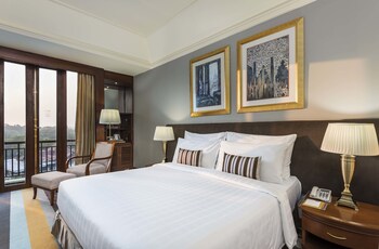 Grand Deluxe City View King Bed
