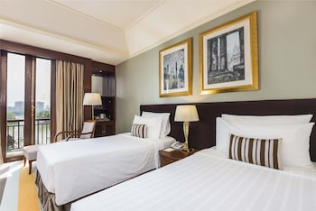 Grand Deluxe Lake or Pagoda View Twin Bed