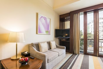 Deluxe City View King Bed