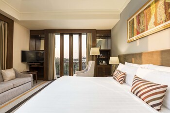 Premier Deluxe Lake or Pagoda View King Bed