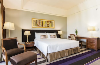 Club Room, City View