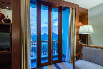Deluxe Lake or Garden View King Bed