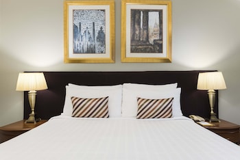 Deluxe Lake or Garden View King Bed