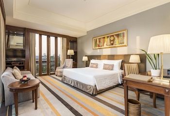 Premier Deluxe Lake or Pagoda View King Bed