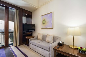 Club Room Lake or Pagoda