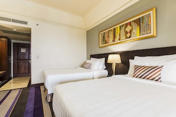 Deluxe Lake or Garden View Twin Bed