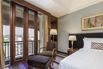Club Room, City View