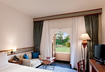 Deluxe Room, 1 King Bed, Garden View
