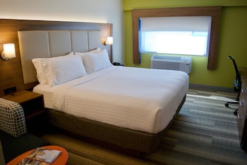 Standard Room, 1 Queen Bed, Accessible (Roll-In Shower)