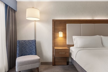 Standard Room, 1 King Bed, Balcony