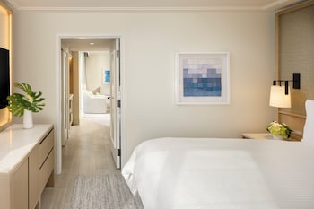 Junior Suite, 1 King Bed, Balcony, Oceanfront