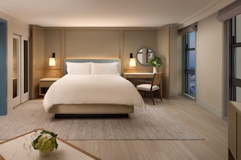 Studio Suite, City View (Skyline View)