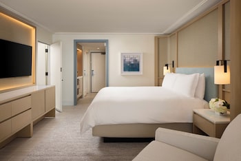 Room, 1 King Bed, Hearing Accessible