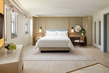 Studio Suite, City View (Skyline View)