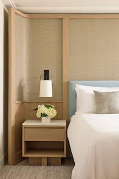 Room, 1 King Bed, Hearing Accessible