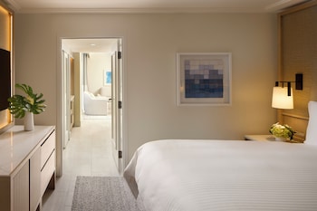 Junior Suite, 1 King Bed, Balcony, Oceanfront