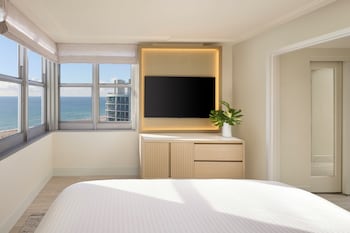 Room, 1 King Bed with Sofa bed, Balcony, Oceanfront