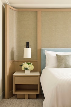 Room, 1 King Bed with Sofa bed, Hearing Accessible, Bathtub (Mobility)