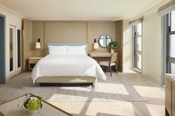 Studio Suite, City View (Skyline View)