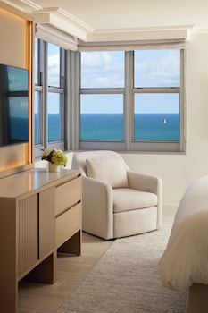 Suite, 1 King Bed, Balcony, Oceanfront