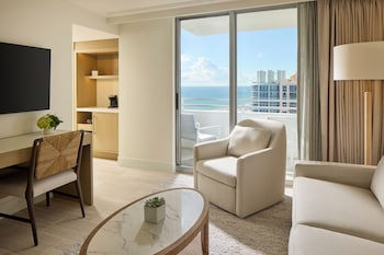 Junior Suite, 1 King Bed, Balcony, Oceanfront