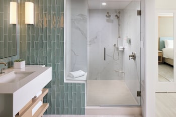 Suite, 1 King Bed, Balcony, Oceanfront
