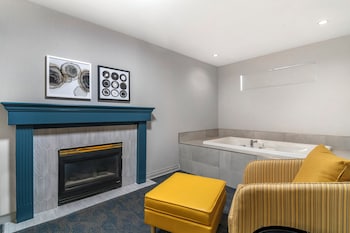 Room, 1 King Bed, Non Smoking, Hot Tub