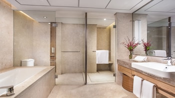 Premium Room, 1 King Bed, Non Smoking (Lounge Access)