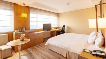Premium Room, 1 King Bed, Non Smoking (Lounge Access)