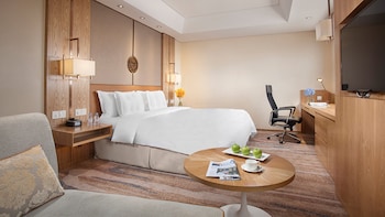 Premium Room, 1 King Bed, Non Smoking (Lounge Access)