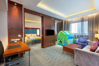 Suite, 1 Bedroom, Accessible, Club Lounge Access (Living Lounge Access)