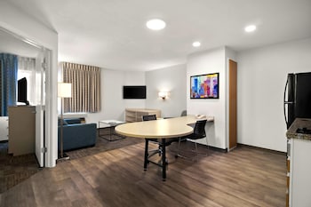 Suite, 1 Queen Bed with Sofa bed, Accessible, Non Smoking