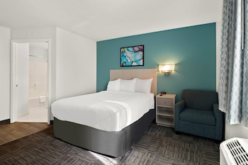 Room, 1 Queen Bed, Accessible, Non Smoking (Accessible Tub)